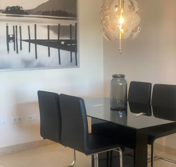 Продажа апартаментов на среднем этаже в Los Flamingos