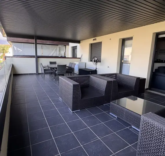 Продажа апартаментов на среднем этаже в Los Flamingos