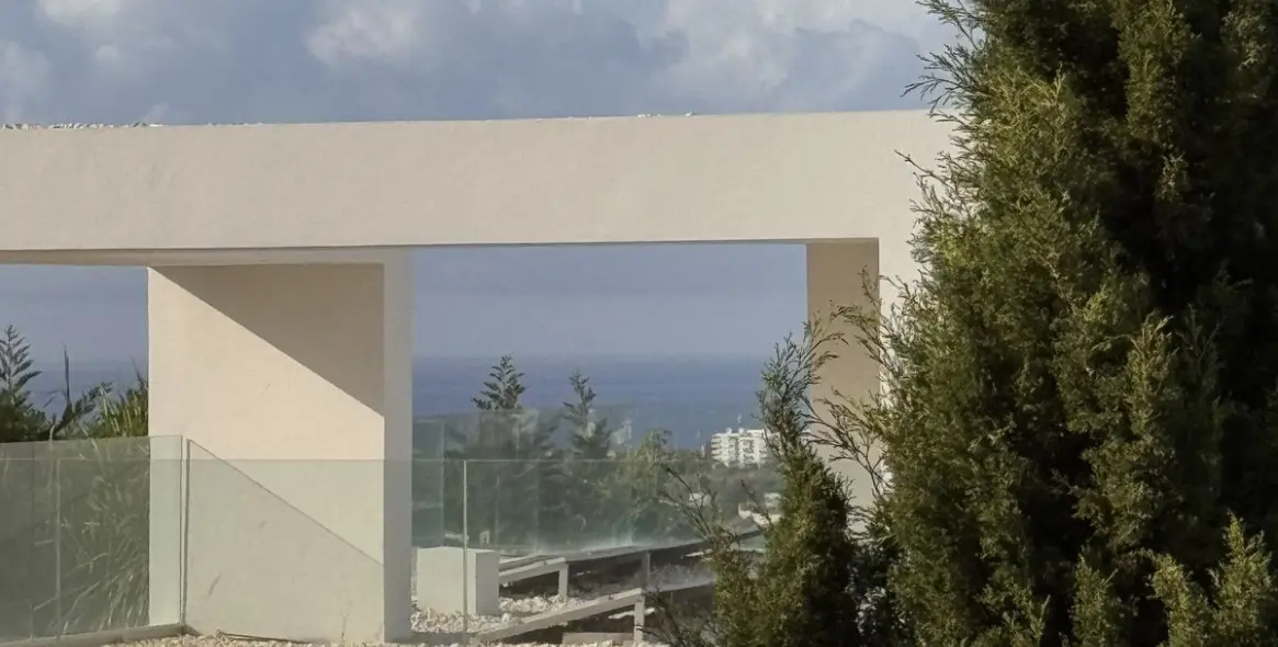 Продажа апартаментов на среднем этаже в Los Flamingos 8