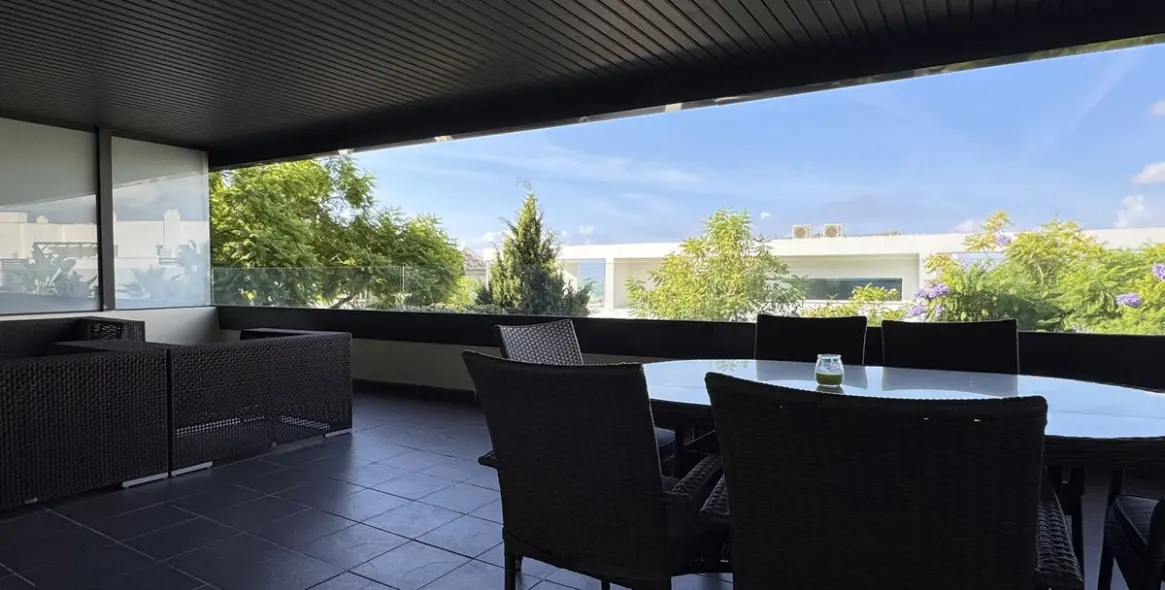 Продажа апартаментов на среднем этаже в Los Flamingos 10