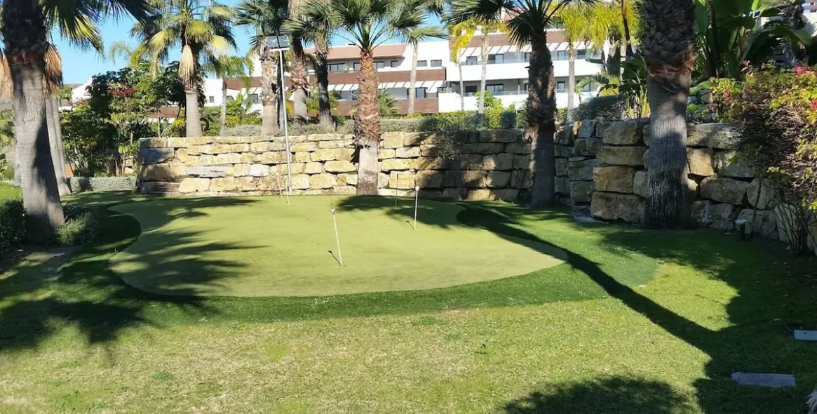 Продажа апартаментов на среднем этаже в Los Flamingos 11