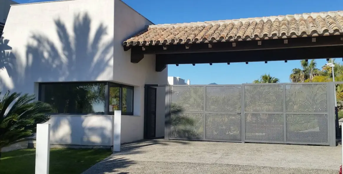 Продажа апартаментов на среднем этаже в Los Flamingos 13