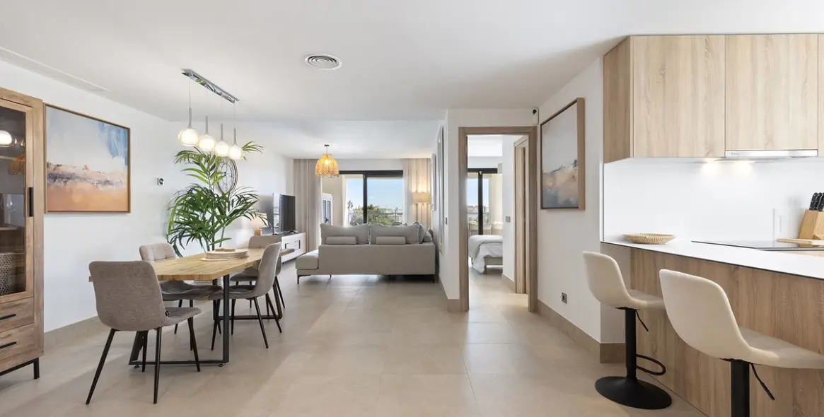 Продажа апартаментов на среднем этаже в Casares Playa 1