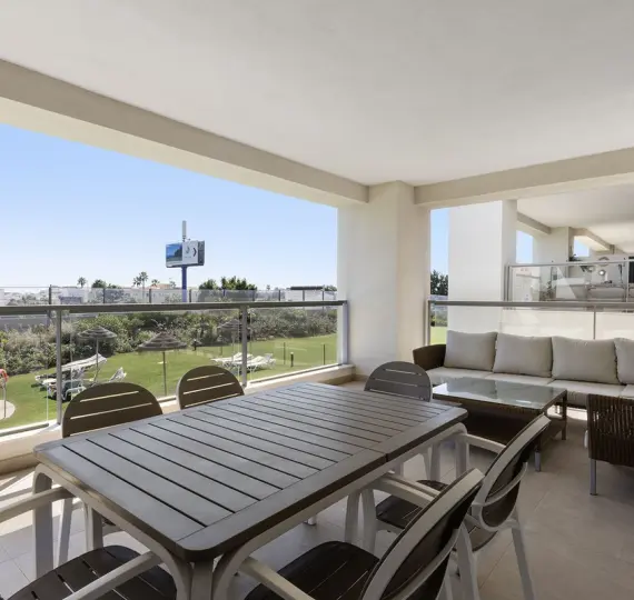 Sale of middle floor apartment in Casares Playa
