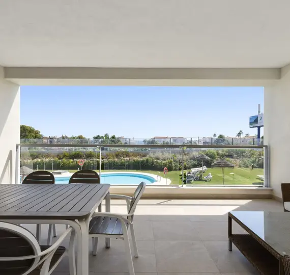 Sale of middle floor apartment in Casares Playa