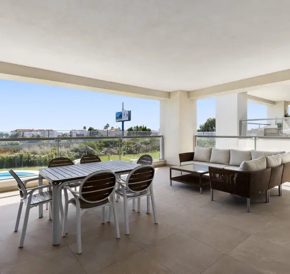 Sale of middle floor apartment in Casares Playa