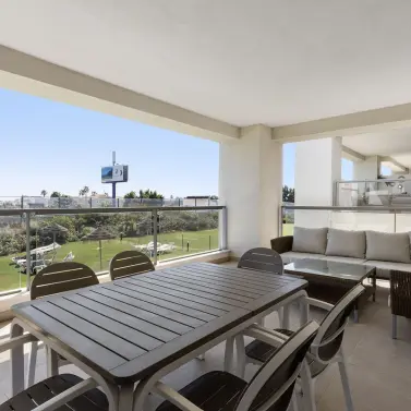 Sale of middle floor apartment in Casares Playa