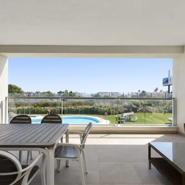 Sale of middle floor apartment in Casares Playa
