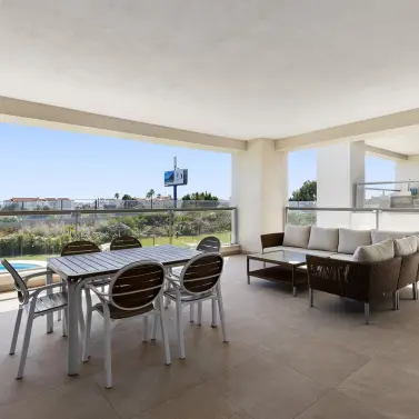 Sale of middle floor apartment in Casares Playa