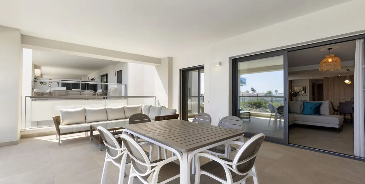 Sale of middle floor apartment in Casares Playa 21