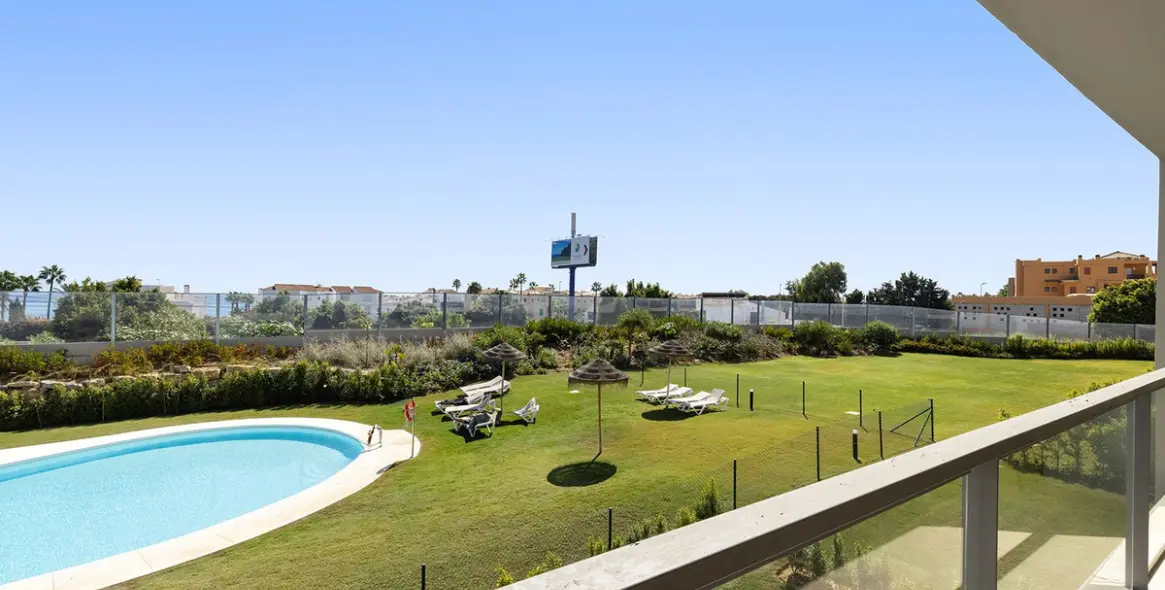 Sale of middle floor apartment in Casares Playa 23