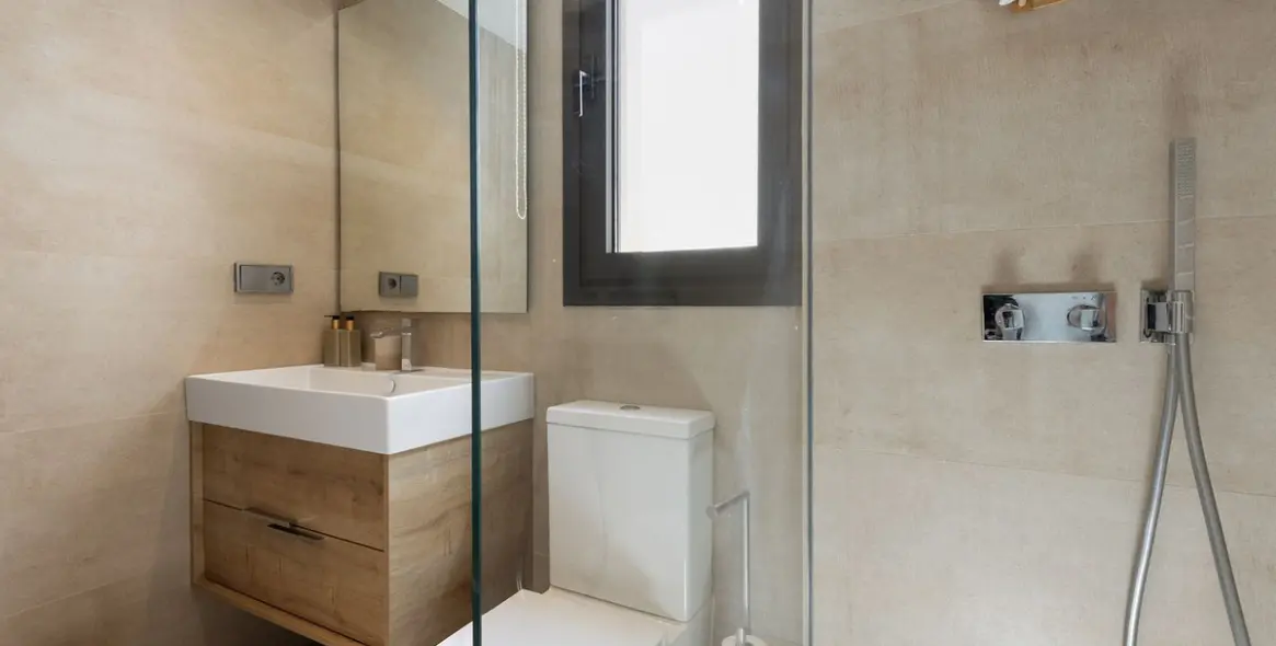 Sale of middle floor apartment in Casares Playa 30