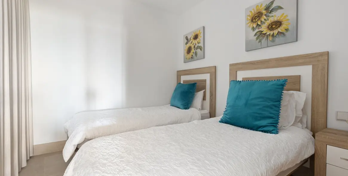 Sale of middle floor apartment in Casares Playa 31