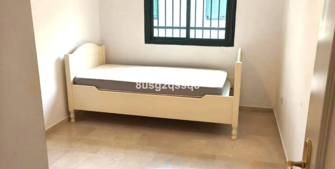 Sale of penthouse duplex in Estepona 15