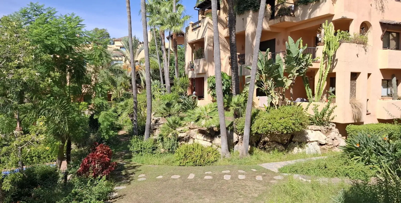 Sale of middle floor apartment in El Paraiso 1