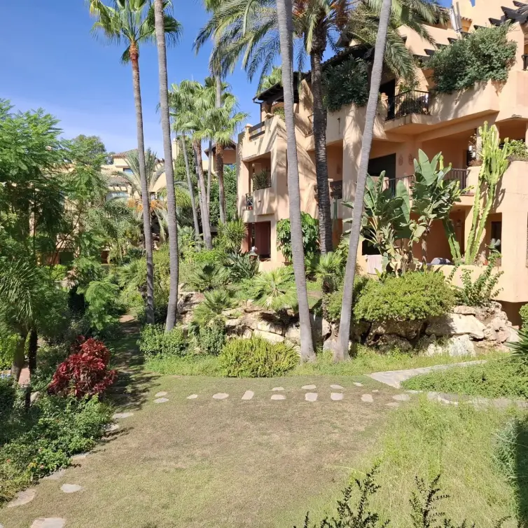 Venta de apartamento en planta media en El Paraiso