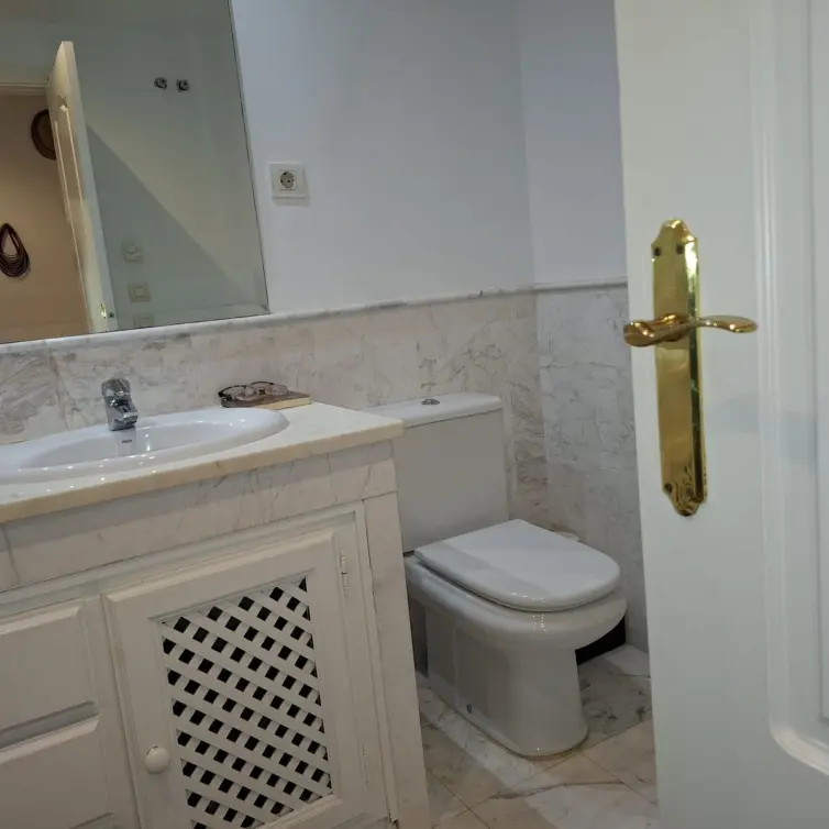 Venta de apartamento en planta media en El Paraiso