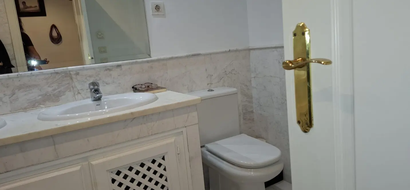 Venta de apartamento en planta media en El Paraiso 3