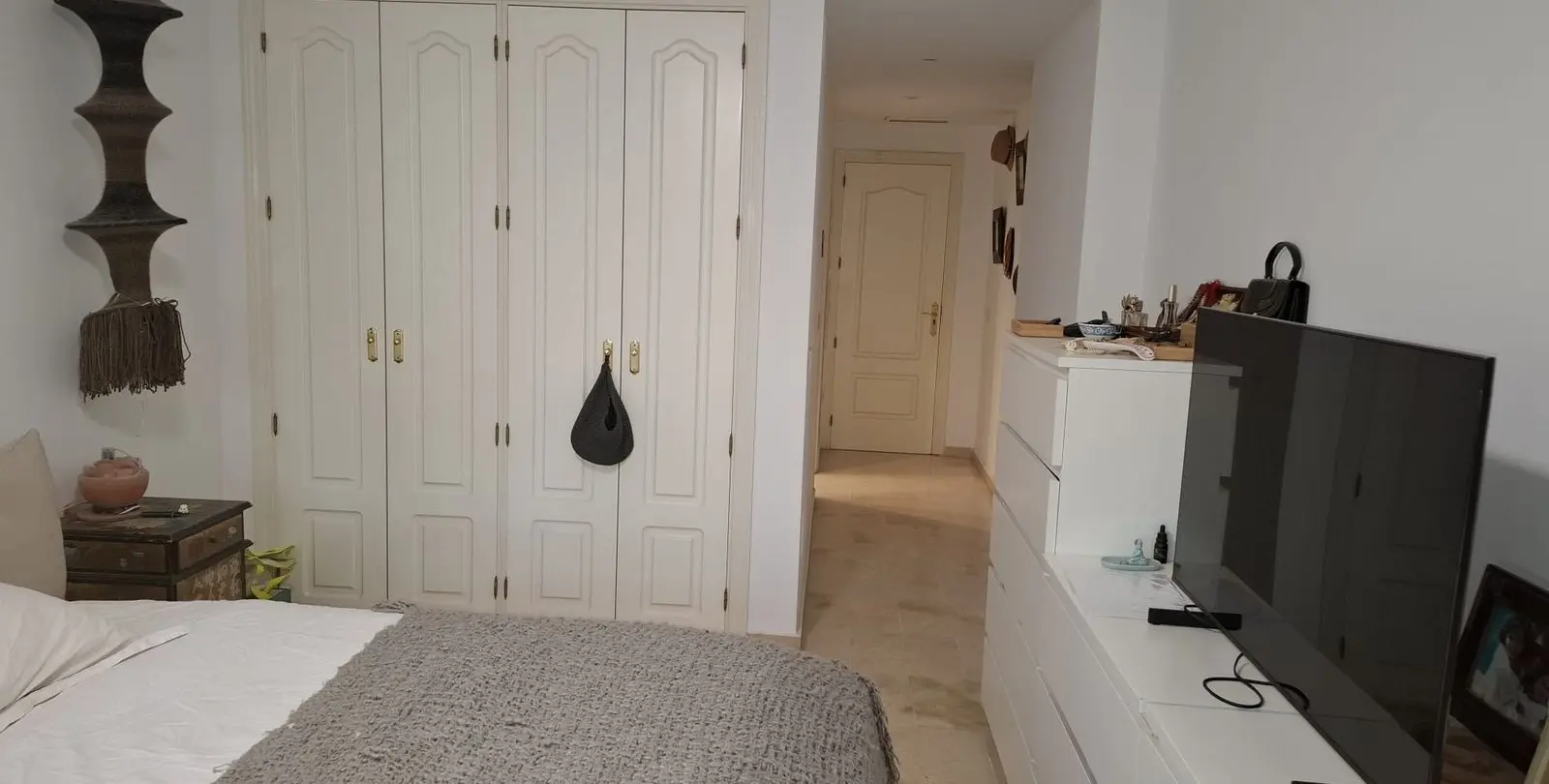 Sale of middle floor apartment in El Paraiso 5