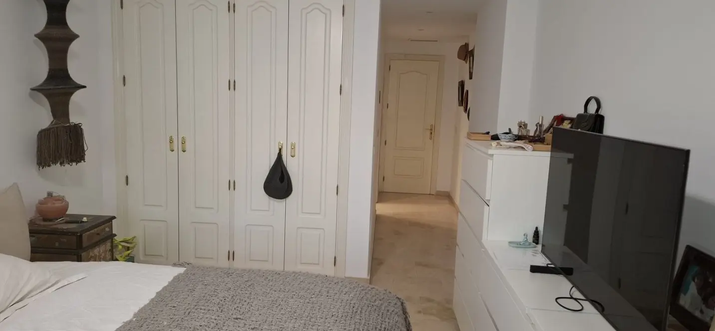 Venta de apartamento en planta media en El Paraiso 4