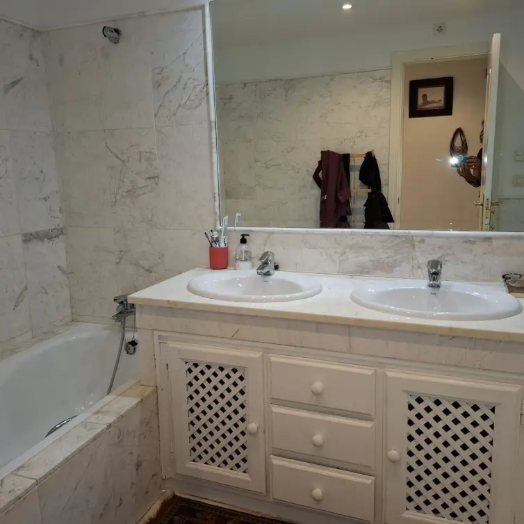 Venta de apartamento en planta media en El Paraiso
