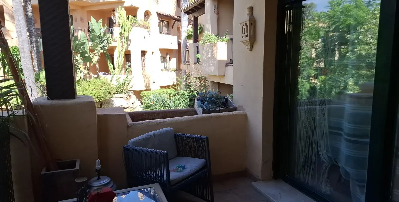 Sale of middle floor apartment in El Paraiso 7