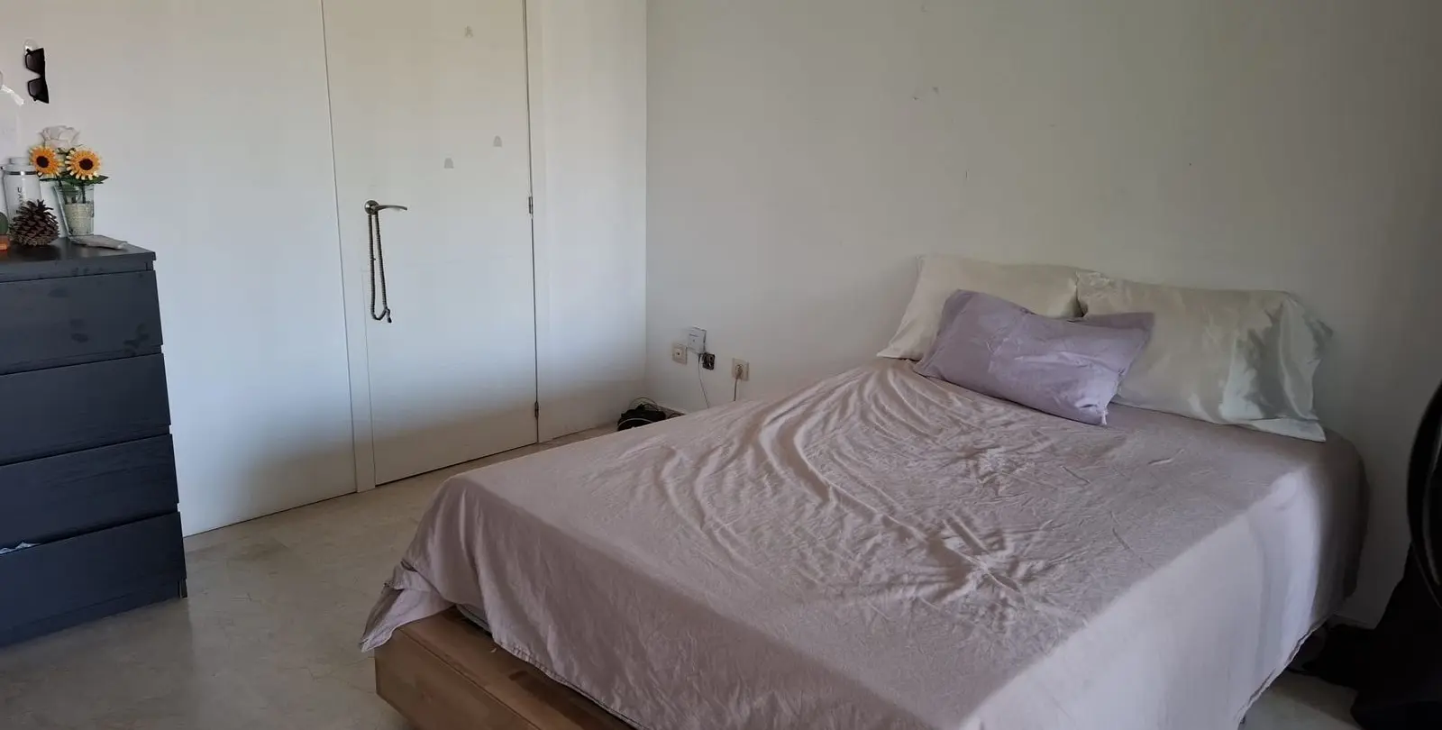 Sale of middle floor apartment in El Paraiso 10