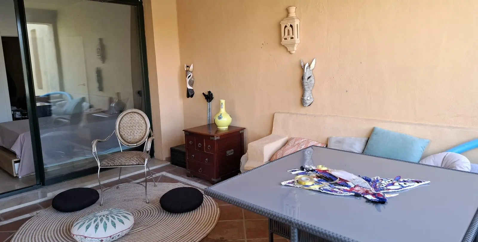 Sale of middle floor apartment in El Paraiso 12