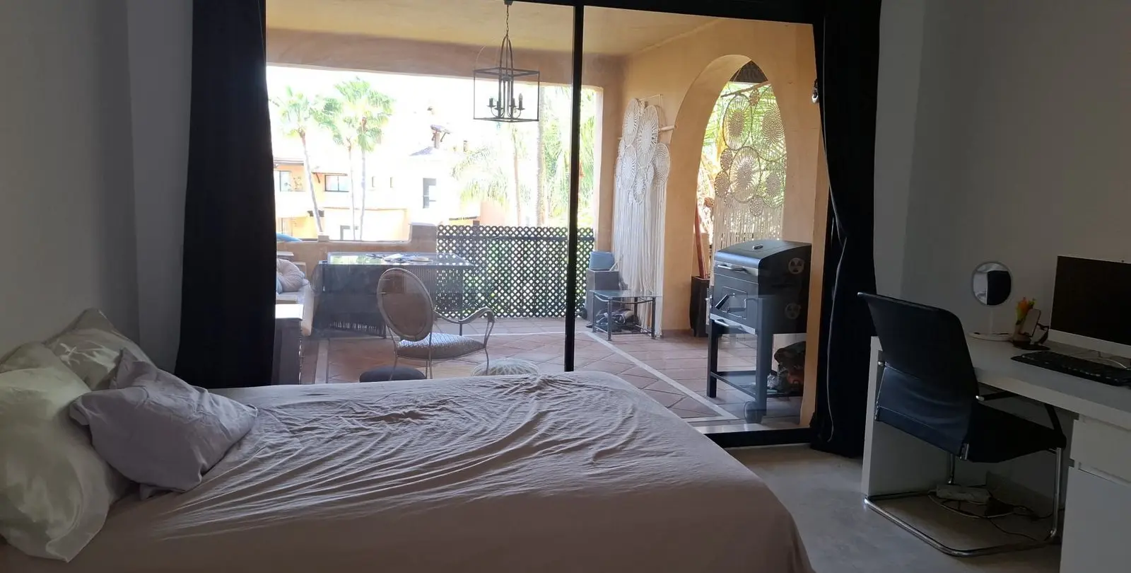 Sale of middle floor apartment in El Paraiso 14