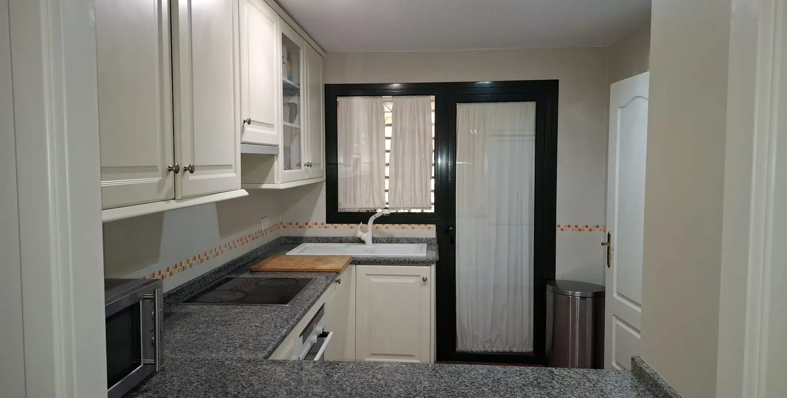 Sale of middle floor apartment in El Paraiso 15