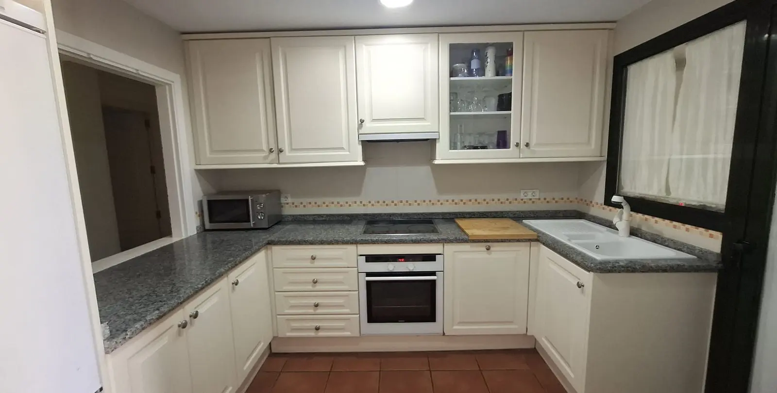 Sale of middle floor apartment in El Paraiso 17