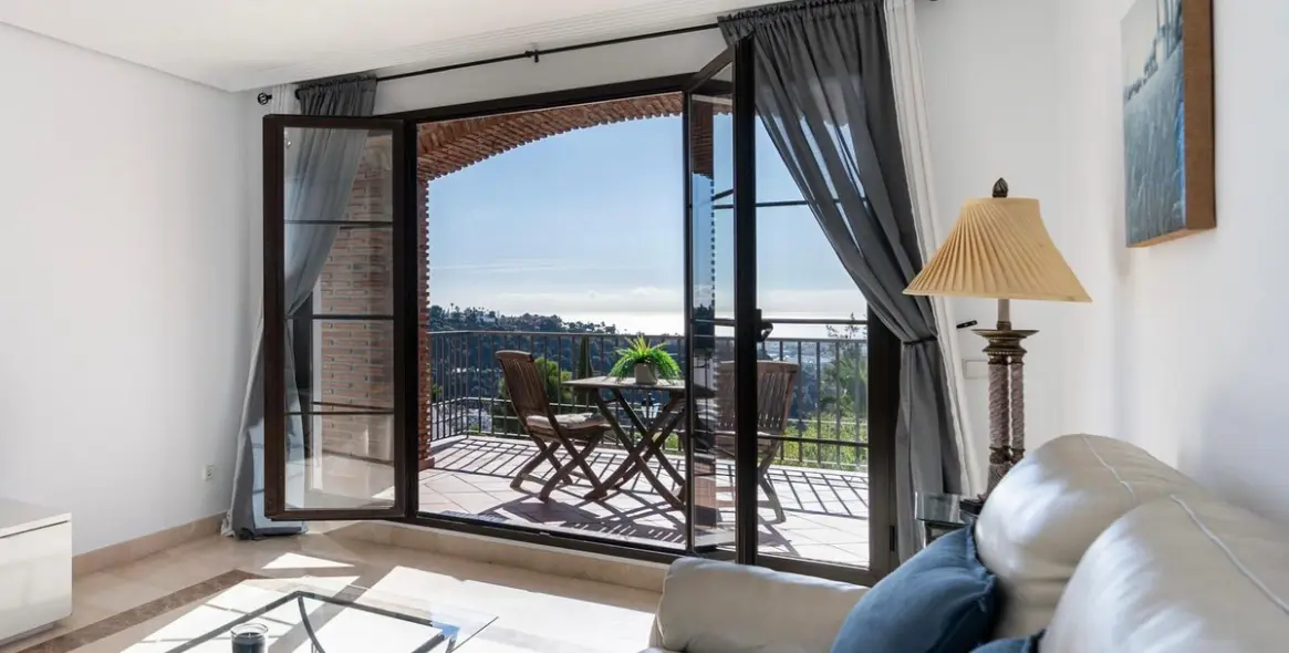 Продажа апартаментов на среднем этаже в Los Arqueros 2