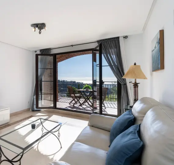 Продажа апартаментов на среднем этаже в Los Arqueros