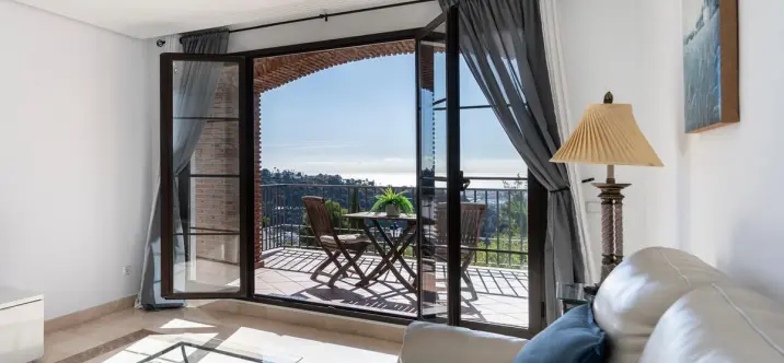 Продажа апартаментов на среднем этаже в Los Arqueros 1