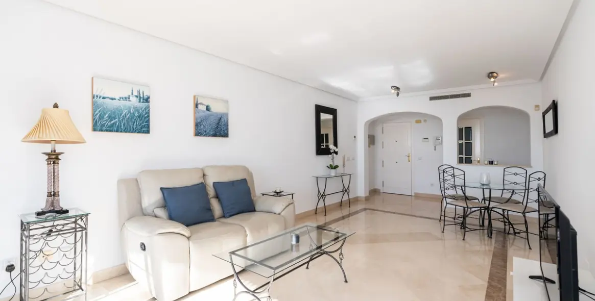 Продажа апартаментов на среднем этаже в Los Arqueros 3