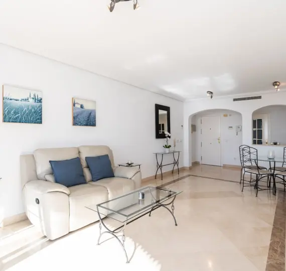 Продажа апартаментов на среднем этаже в Los Arqueros