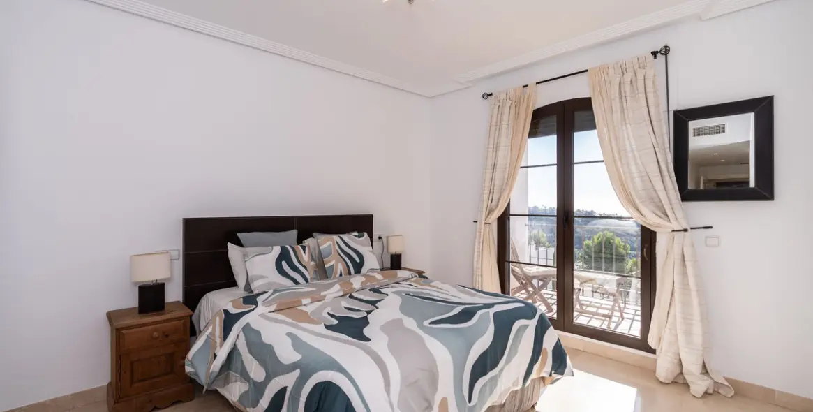 Продажа апартаментов на среднем этаже в Los Arqueros 6