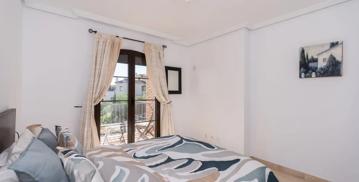 Продажа апартаментов на среднем этаже в Los Arqueros 7