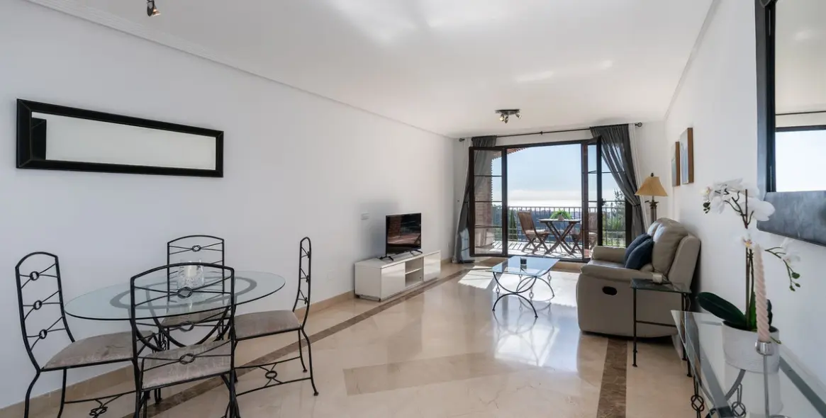 Продажа апартаментов на среднем этаже в Los Arqueros 15