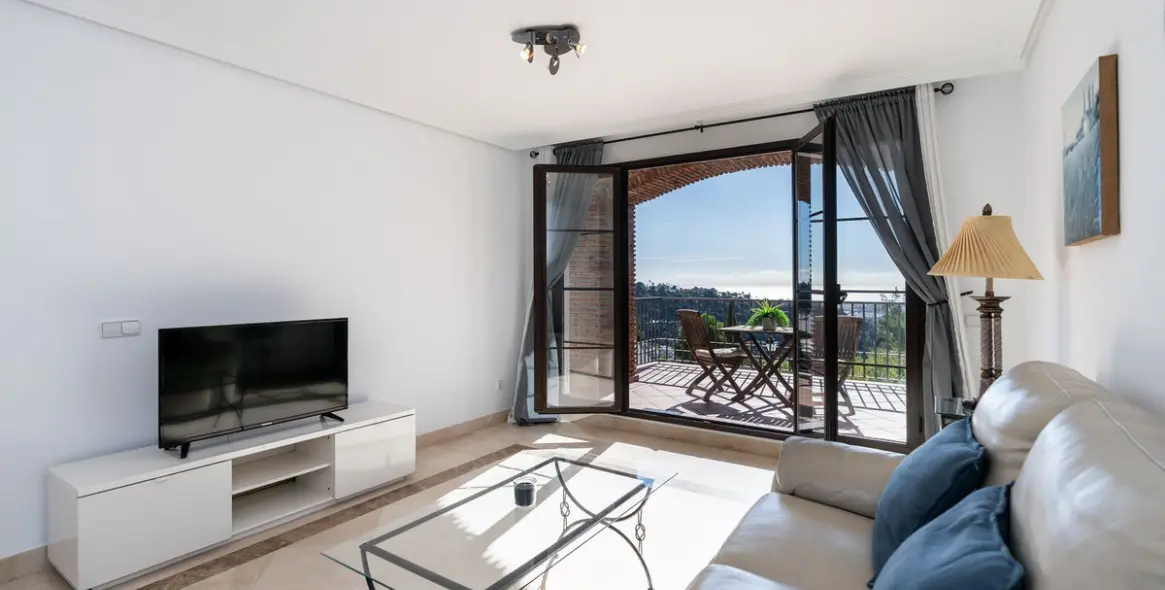 Продажа апартаментов на среднем этаже в Los Arqueros 16