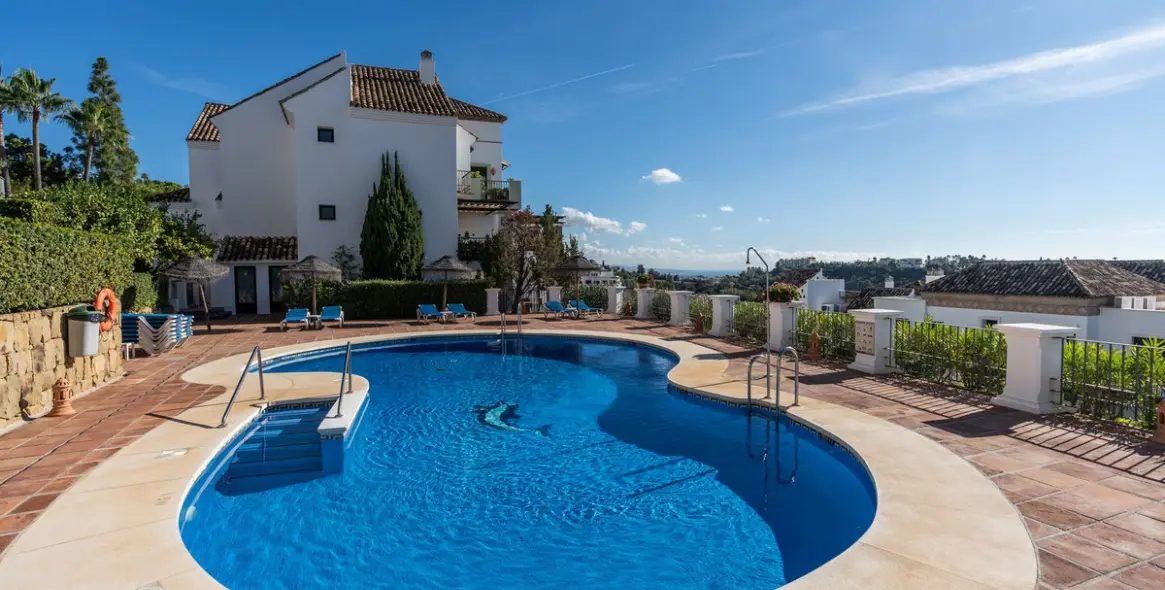 Продажа апартаментов на среднем этаже в Los Arqueros 17