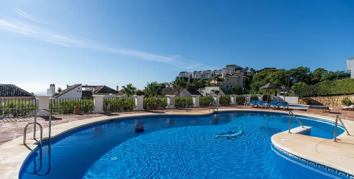 Продажа апартаментов на среднем этаже в Los Arqueros 18