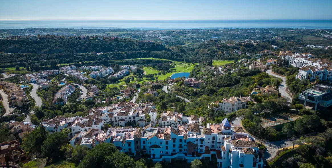 Продажа апартаментов на среднем этаже в Los Arqueros 21