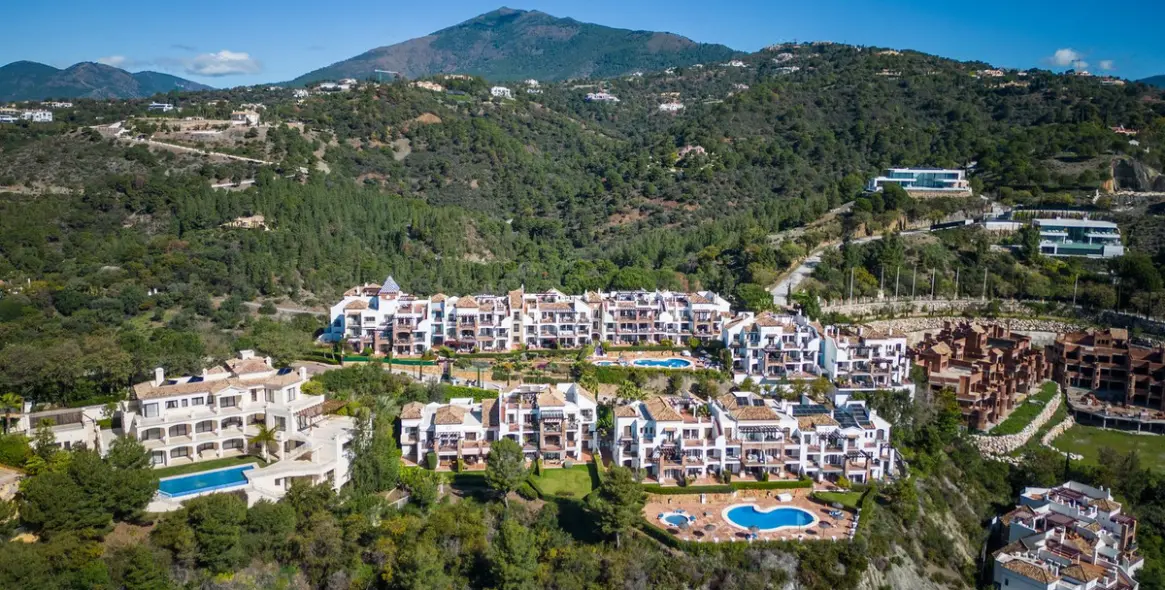 Продажа апартаментов на среднем этаже в Los Arqueros 22