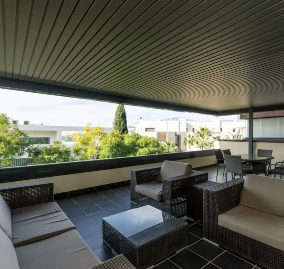 Продажа апартаментов на среднем этаже в Los Flamingos