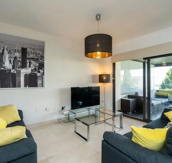 Продажа апартаментов на среднем этаже в Los Flamingos