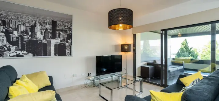 Продажа апартаментов на среднем этаже в Los Flamingos 4