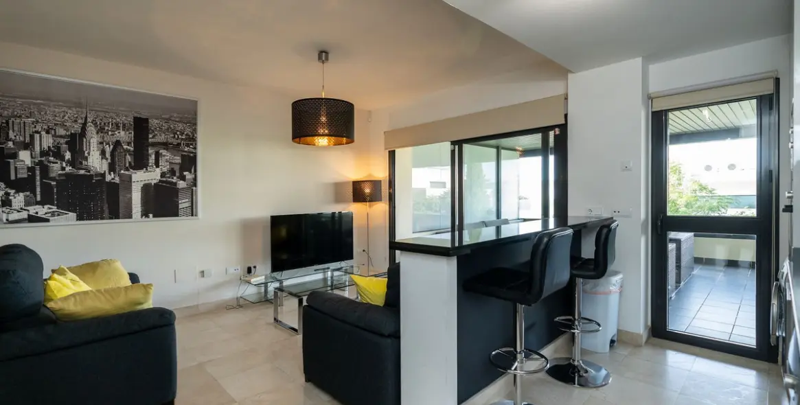 Продажа апартаментов на среднем этаже в Los Flamingos 9