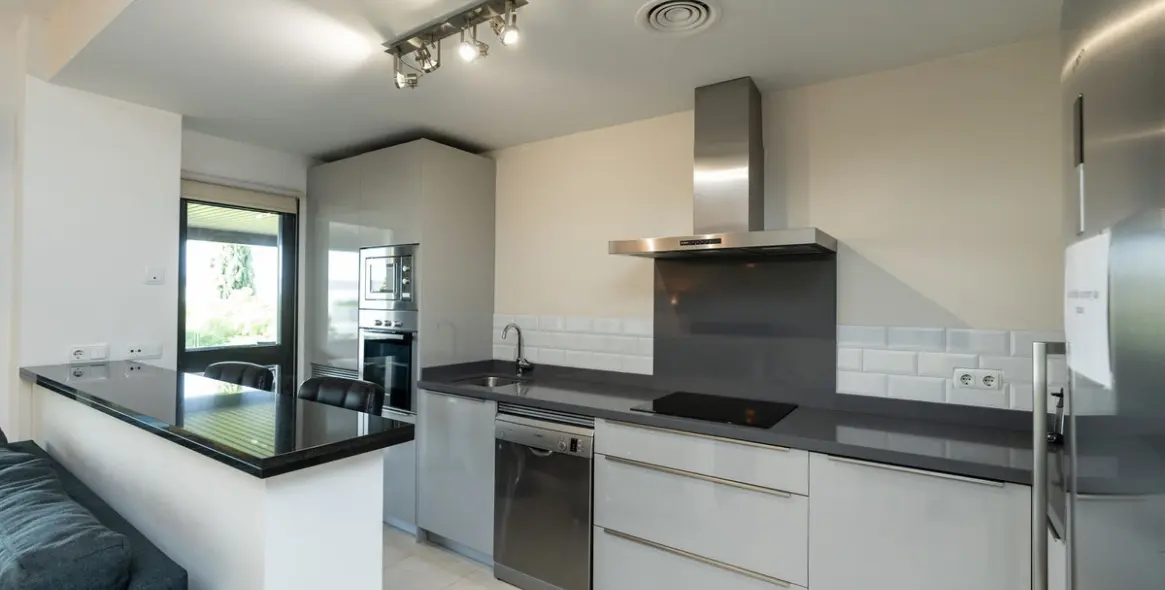 Продажа апартаментов на среднем этаже в Los Flamingos 11