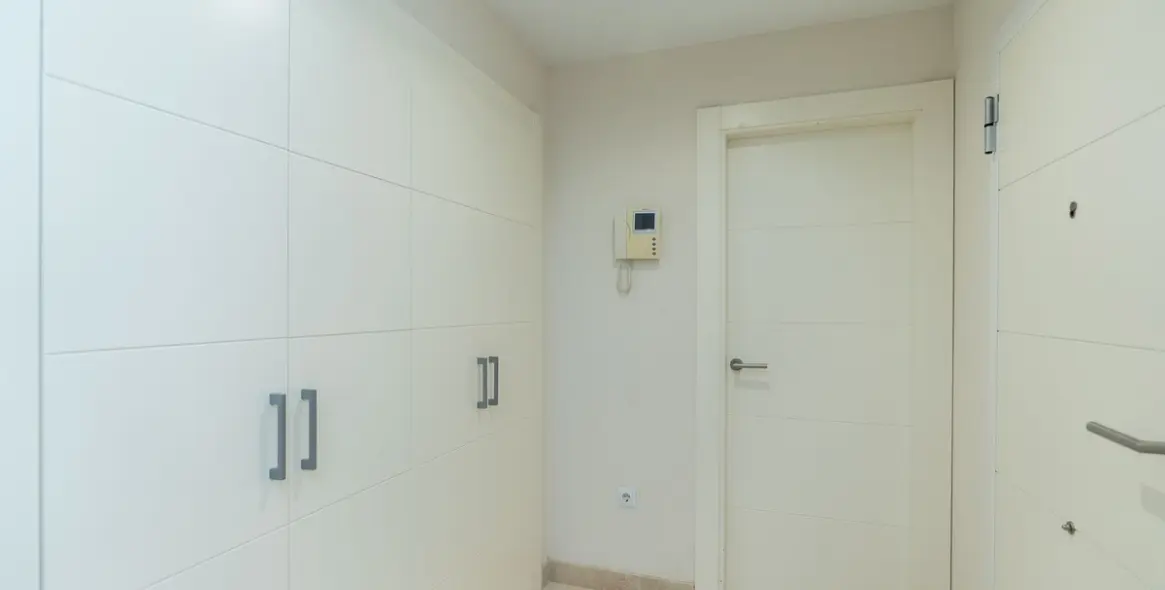 Продажа апартаментов на среднем этаже в Los Flamingos 12